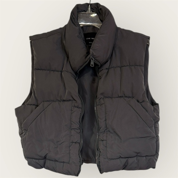 Love Tree Jackets & Blazers - Love Tree Black Puffer Vest Size S